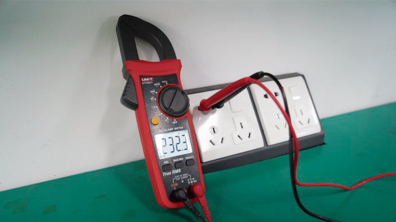Ứng dụng đo điện áp xoay chiều UNI-T UT204F